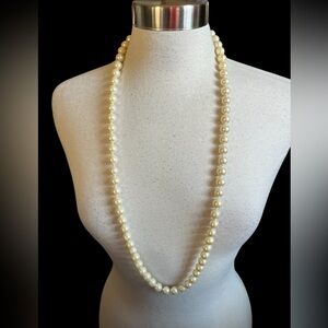 Vintage knotted pearl necklace with flower catch
